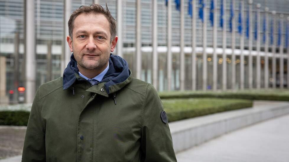 Landbouwcommissaris Christophe Hansen voor het Berlaymont-gebouw van de Europese Commissie in Brussel.