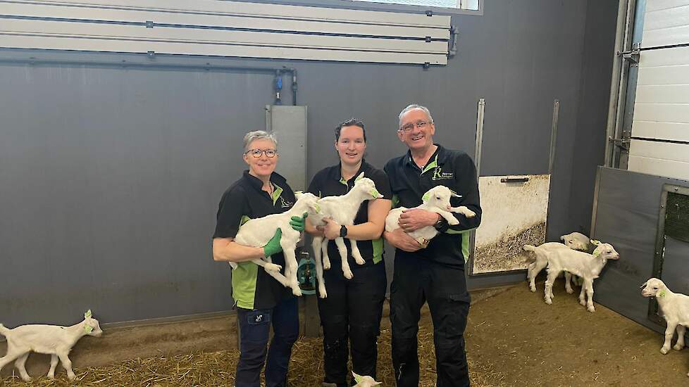 Van links naar rechts: Ans, Lisa en Gerard Reimert. „Soms lijkt het wel of sommigen in dit land de hele veehouderij kapot willen maken.”