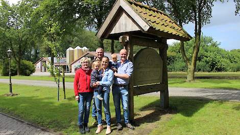 Familie Kaptein uit Itterbeck voor hun vleeskuikenbedrijf