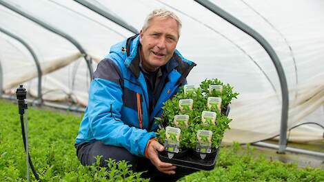 Frank Radder met een van de hardlopers, de Marokkaanse munt.