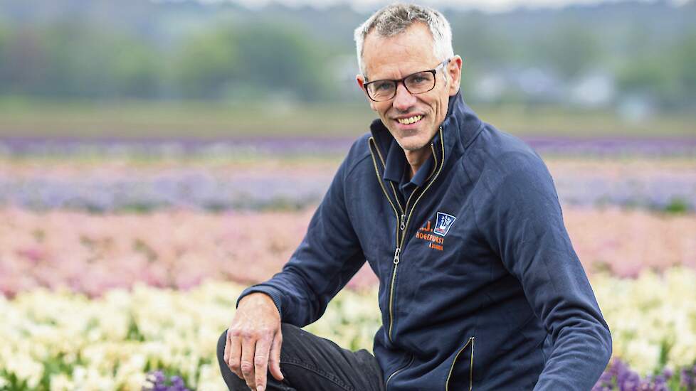 Klaas Hogervorst probeert de hyacinten van het familiebedrijf al dertig jaar met minder emissies te telen.