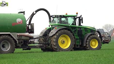 John Deere 6215R van loonbedrijf Schiemann