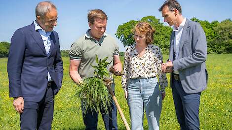 V.l.n.r. Tuncay Özgüner, André de Groot, Eline van der Mast en Erik van den Hoogen.