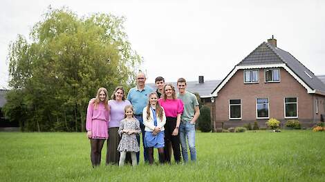 Op de achterste rij vlnr: Nathalie, Gerda, Gertjan, Ruud en Rik van den Heuvel. Voorste rij vlnr: Rosa, Christine en Suzan.
