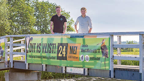 Melkveehouders Arjan Mulder (links) en Burchart de Jong organiseren op zaterdag 24 mei Dit is Vlist!, waarbij belangstellenden kennis kunnen maken met weidevogelbeheer.