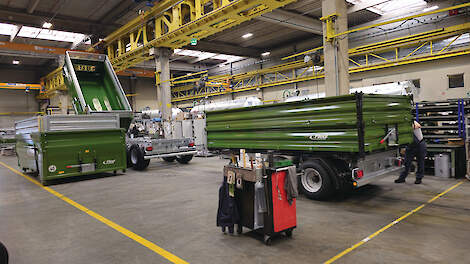 In Mühldorf an der Inn produceert Fliegl kippers, afschuifwagens en mesttanks. Hier is bovendien het hoofdkwartier van de Fliegl Groep.