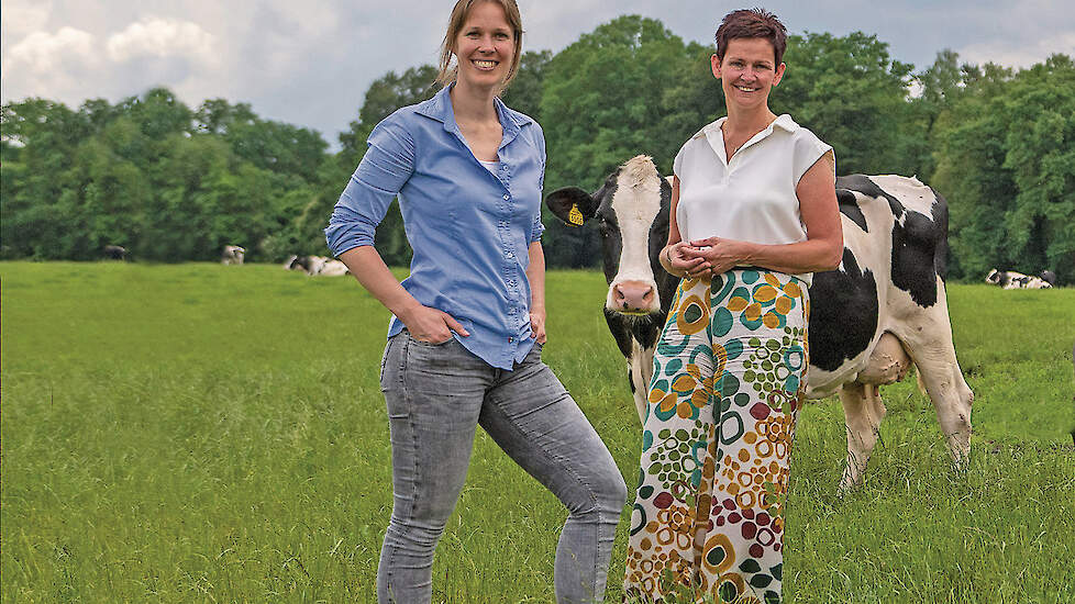 Didi Stoltenborg (l) en Paulien Hogenkamp: „Wij streven ernaar dat persoonlijke ontwikkeling in de agrarische sector vanzelfsprekend wordt.”