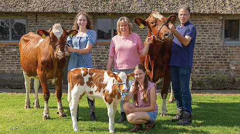Deelname aan veekeuringen is een echte familieaangelegenheid geworden voor (v.l.n.r.) Jade, Wilma, Lieve en Bert Zonnenberg.