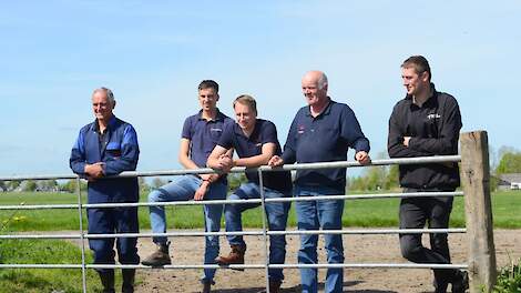 Teamwork door v.l.n.r. Wim Dijkman, Siebrand Veenstra (melkveespecialist Hoogland), Lennard Zoet (nutritionist Heemskerk), Jouke Dijkstra (GMS evaluator en rundveespecialist Heemskerk) en Jan Willem Dijkman
