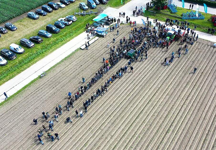 Wiedrobot demonstratie op de Biovelddag 2024.