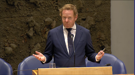 Minister David van Weel (VVD) vindt dat de persoonlijke vrijheid van de boer zwaarder moet wegen dan de vrijheid van demonstratie. „Zeker waar dat leidt tot bekladdingen of vernielingen."