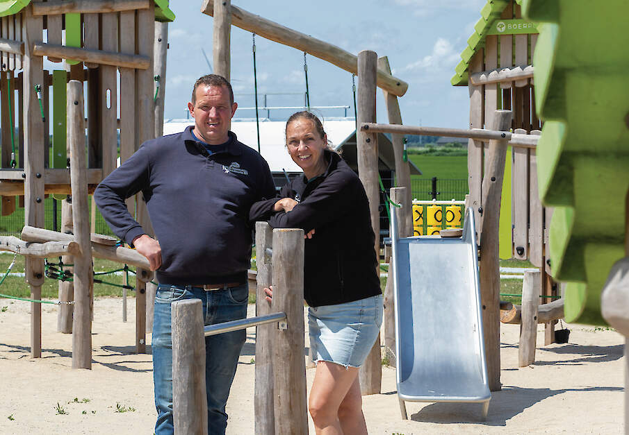 Elmar en Egberdien Hogendoorn kiezen voor een beleefboerderij. De speeltuin is toegankelijk voor jong en oud én is rolstoelvriendelijk.