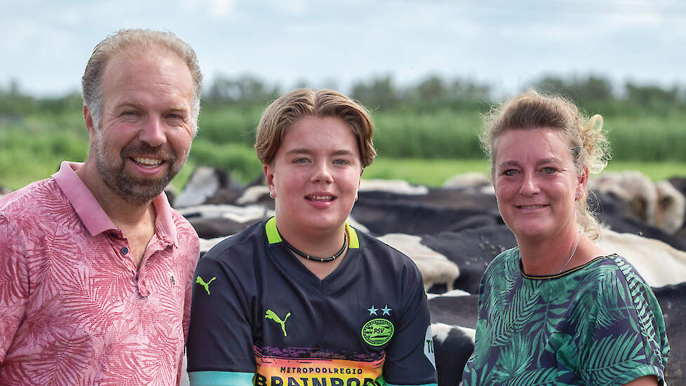 Anne, Hidde en Carina verhuisden vier jaar geleden vanuit de Achterhoek naar het ouderlijk bedrijf van Anne in Dronryp (FR).