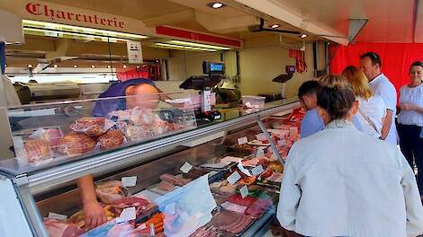 Op de Europese markt bewegen de prijzen voor vleesvarkens zijwaarts, Zo blijft Belgian Pork gelijk op 1,82 euro. Zo ook op de zondagochtendmarkt in de Belgische grensplaats Aubel.