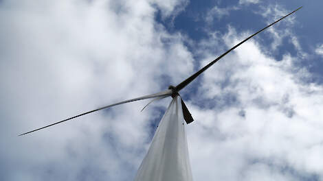 Uit het onderzoek blijkt dat windmolens slechts een klein deel bijdragen aan de emissies