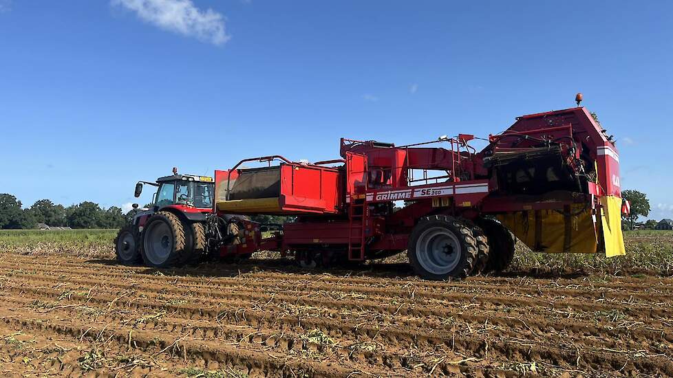 Laurens Woestenenk van Woestenenk Aardappelen in Laren (GD) oogstte de afgelopen weken verspreid over vier dagen 9 hectare van zijn 15 hectare aardappelen.