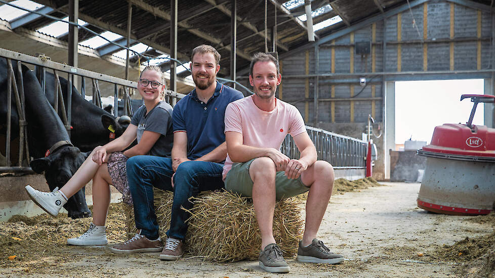Van links naar rechts: Kim (vrouw van Albert, leidt kinderopvang op het erf), Wouter en Albert.