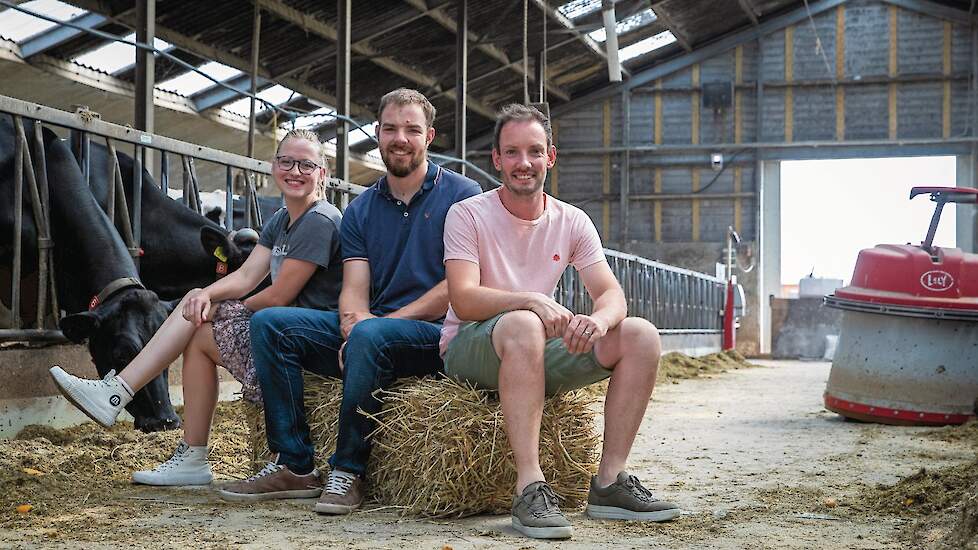 Van links naar rechts: Kim (vrouw van Albert, leidt kinderopvang op het erf), Wouter en Albert.