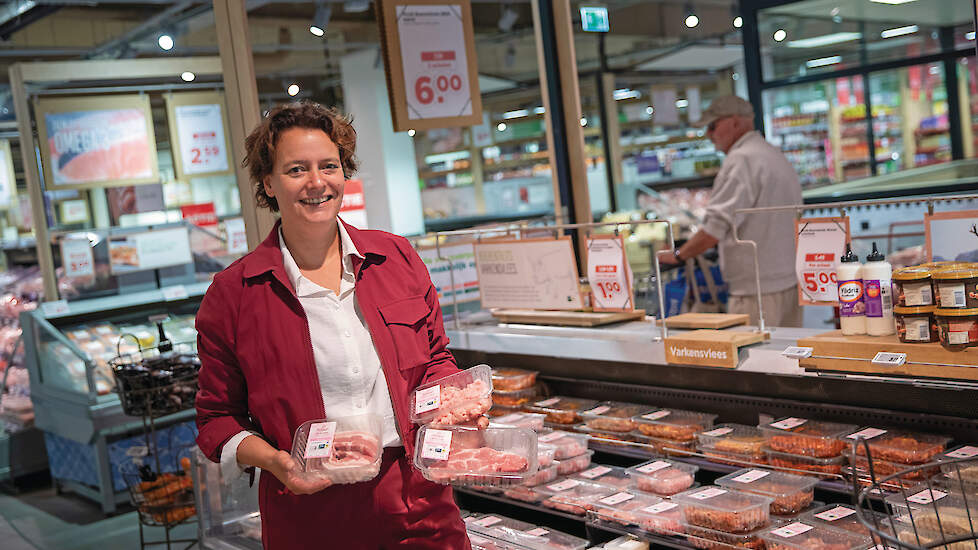 Denise Dijkhof: „We willen weten waar ons vlees vandaan komt. Daarom werken we met een vaste groep familiebedrijven die allemaal voldoen aan het Beter Leven-keurmerk, en bereid zijn om verder te verduurzamen.”