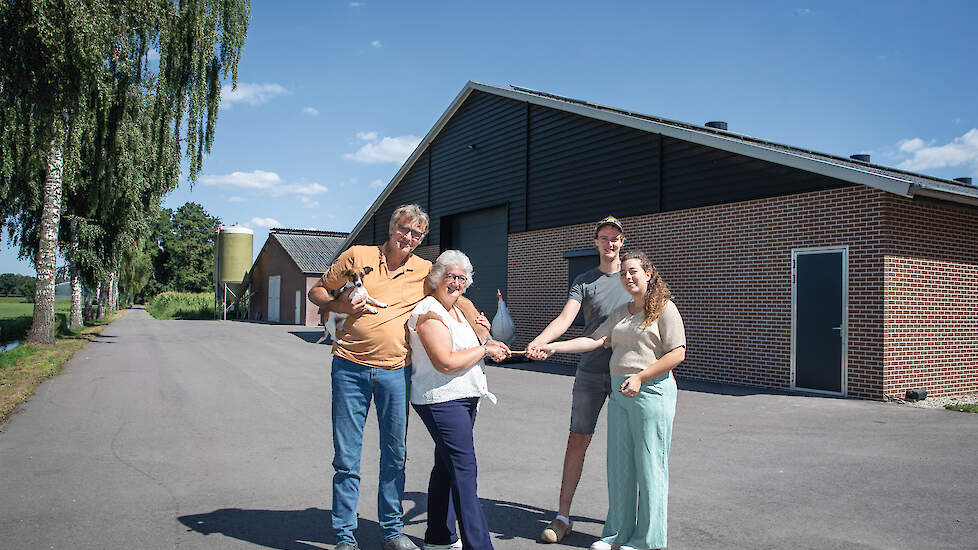 Gert-Jan van 't Foort neemt samen met zijn vrouw Sandra het opfokleghennenbedrijf over van zijn ouders Thijs en Ditta.