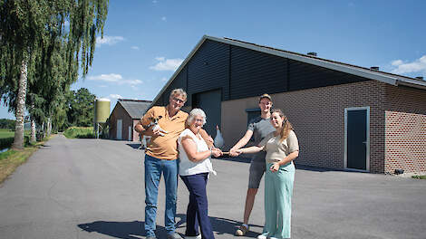 Gert-Jan van 't Foort neemt samen met zijn vrouw Sandra het opfokleghennenbedrijf over van zijn ouders Thijs en Ditta.