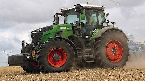 De 800-serie komt terug. Hier het topmodel, de 832 Vario, met een maximaal vermogen van 353 pk