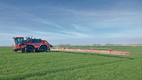 De Agrifac Condor-veldspuit heeft een spuitboom van 39 meter.