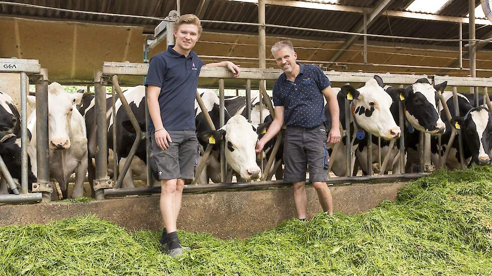 Melkveehouder Roel Assies en zoon Jeandré runnen Landbouwbedrijf Assies in Zeewolde (FL) - NPB