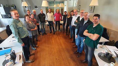 Foto uit 2022: de Boerenraad en Markeraad met projectondersteuners binnen het Markemodel in de Achterhoek.