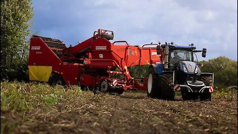 New Holland T 7.270 met Grimme SS 150-60 Loonbedrijf Hindriks
