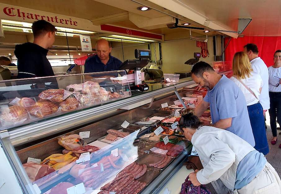 Ook nu de zomervakanties achter de rug zijn, blijft sprake van een gematigde vraag naar vlees.