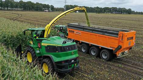 New John Deere F8 en F9 in actie bij John Deere Dairy and Livestock Field Event