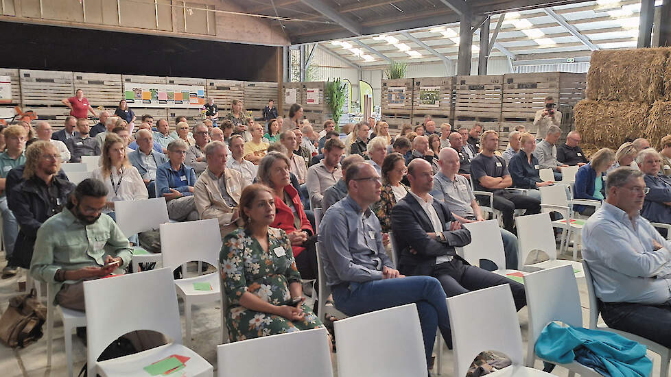 De Biobased Versnellingsdag op Proefboerderij Rusthoeve in Colijnsplaat trok een loods vol bezoekers.