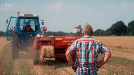 Ford 7710 Gen |  met New Holland  378 kleine pakjes pers