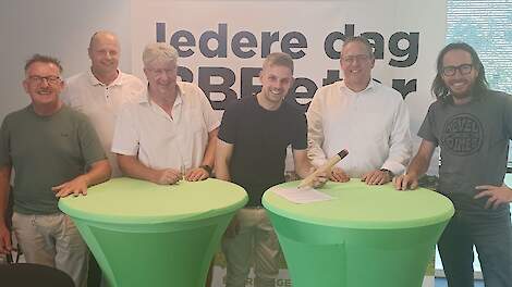 Vlnr: Bertie Bosker, Alfred Wopereis, Erik Stegink, Barend Vos, Klaas-Jan de Ruiter en Bram ten Have.