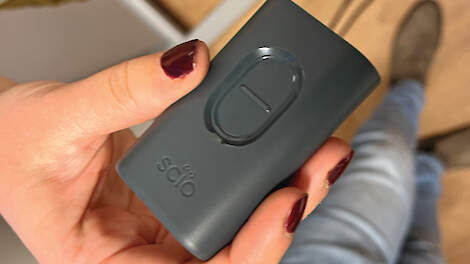 De Reveal Layers is een compacte scanner die verbinding maakt met de smartphone app.