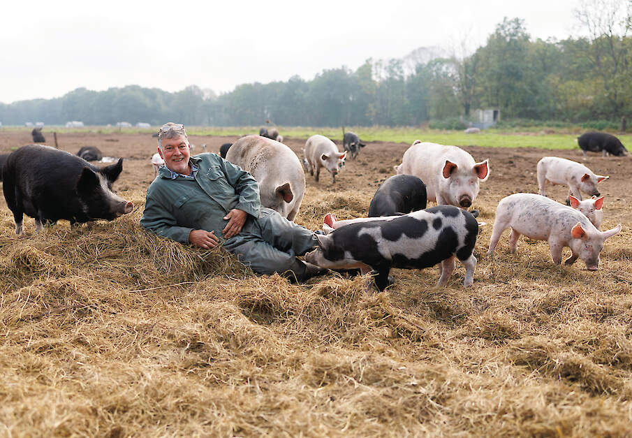 Kees Scheepens is biologisch varkenshouder en uitvinder van het intelligente varkenstoilet.