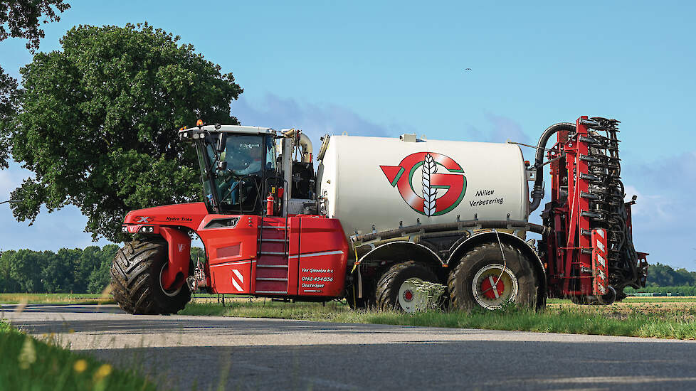 De Vervaet Hydro Trike 5×5 gaat zelf een nieuwe tank mest halen.