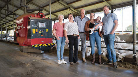 De vier generaties op een rij (v.l.n.r.): Truus, José, Gerrit-Jan, Mikki, Luke en Clint.