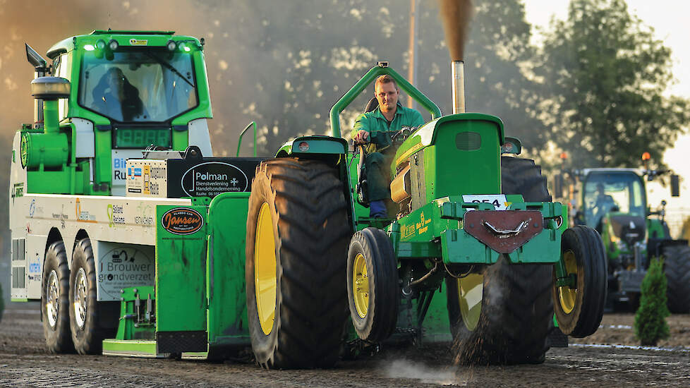 De omstandigheden in Staphorst waren perfect op de vrijdagavond. Niet te warm, niet te koud, droog en een mooie ondergaande zon. Een mooi decor voor de Jonkersdeere uit Zevenhuizen in de 2,6 ton Sportklasse.