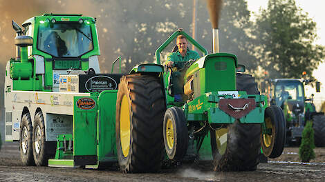 De omstandigheden in Staphorst waren perfect op de vrijdagavond. Niet te warm, niet te koud, droog en een mooie ondergaande zon. Een mooi decor voor de Jonkersdeere uit Zevenhuizen in de 2,6 ton Sportklasse.