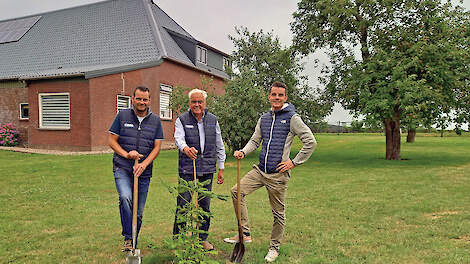 Schil Herweijer met zoons Lennard (l) en Gilles. Het familiebedrijf viert dit jaar zijn 150-jarig bestaan.