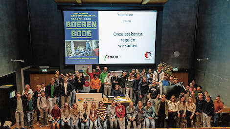 Sprekers en aanwezigen in gesprek tijdens het symposium ‘Van boosheid naar nieuwe kansen’ bij Van Hall Larenstein.