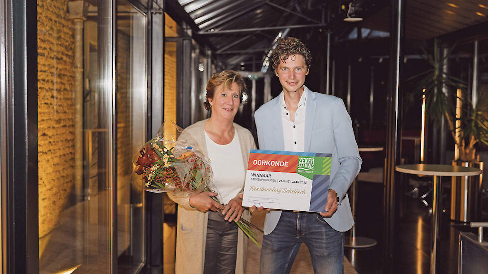 Els Mesu en haar zoon Niels van Kaasboerderij Schellach namen de eerste prijs in ontvangst.