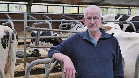 Samen met Johannes Veenstra runt Durk Oosterhof (foto) BioSúd, waar het kalf langer bij de moeder blijft.