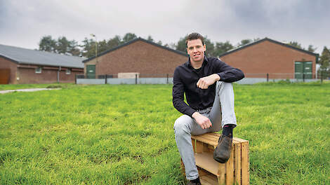 In een tijd waarin veel bedrijven stoppen en de onzekerheid groot is, kiest de 19-jarige Toine Schepers uit Ysselsteyn (LB) vol overtuiging voor de varkenshouderij.