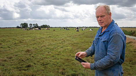 Veehouder Bauke Dijkstra doet aan stripgrazen met draadloos weiden.