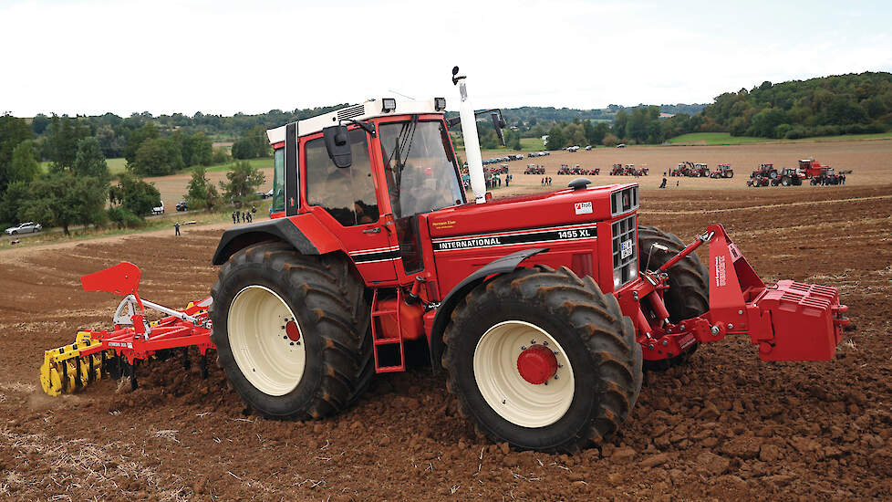 De International 1455 is de zwaarste trekker die in Neuss werd gebouwd. De XL-versie kwam in 1981 op de markt, twee jaar nadat de 1455 op de markt was gekomen. Beide modellen hebben 1.445 pk, uit een zescilinder motor. De trekkers maken deel uit van de D-