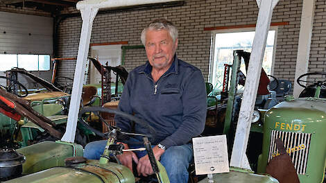 Bloementelers Dick en Wilma van den Berg uit Noordwijk verzamelen oldtimers van het Duitse trekkermerk Fendt. Ze zijn er acht jaar geleden mee begonnen en hebben inmiddels een collectie van 24 trekkers.