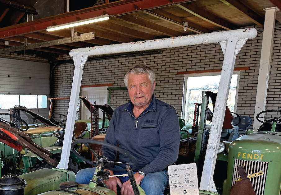 Bloementelers Dick en Wilma van den Berg uit Noordwijk verzamelen oldtimers van het Duitse trekkermerk Fendt. Ze zijn er acht jaar geleden mee begonnen en hebben inmiddels een collectie van 24 trekkers.